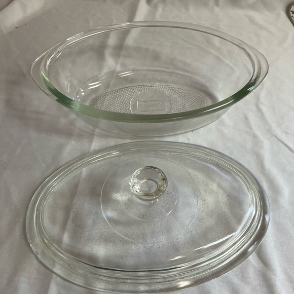 Glasbake Clear Glass Casserole Dish with Lid - Picture 2 of 7